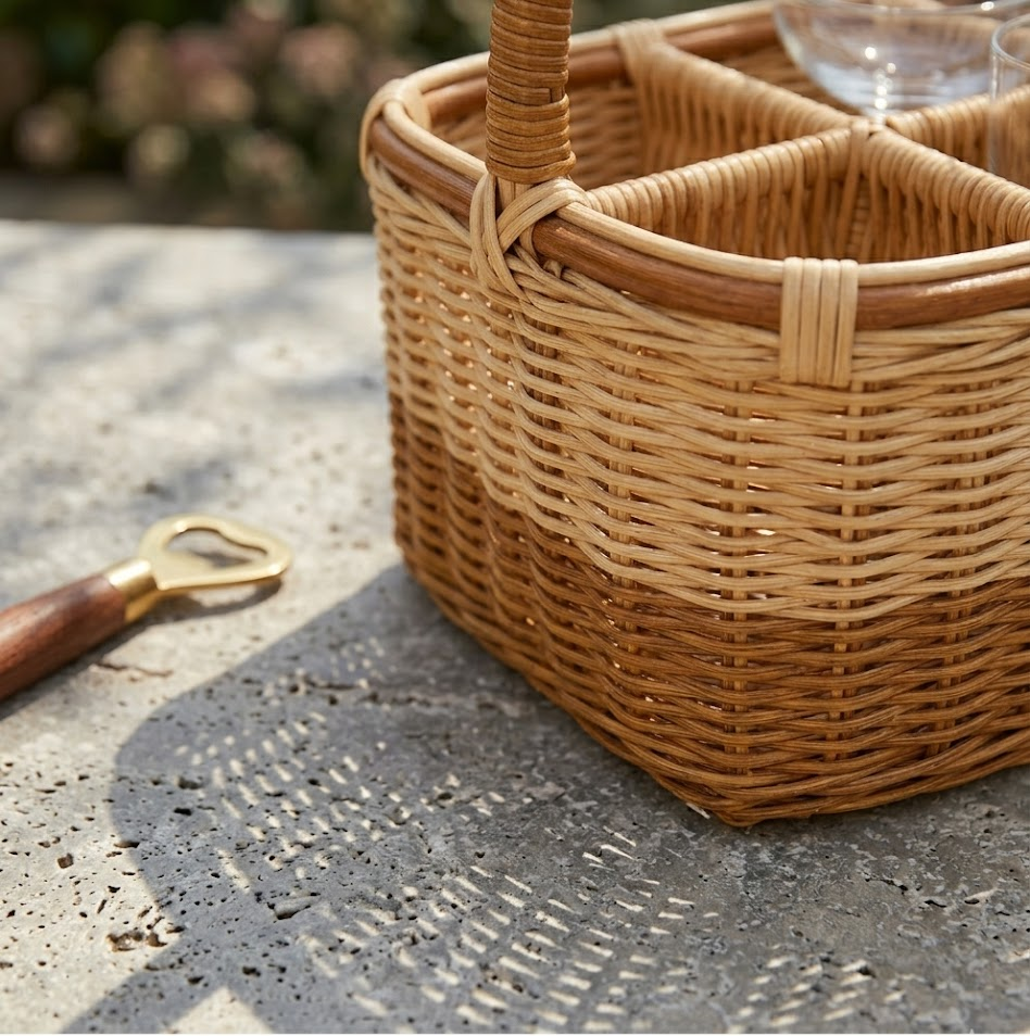 Messiahfabian Drew Barrymore Two-Tone Rattan 6-Compartment Drink Caddy with Handle, Portable Wicker Picnic Bottle Holder for Outdoor Patio Parties